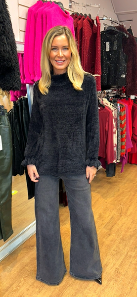 Fluffy jumper black