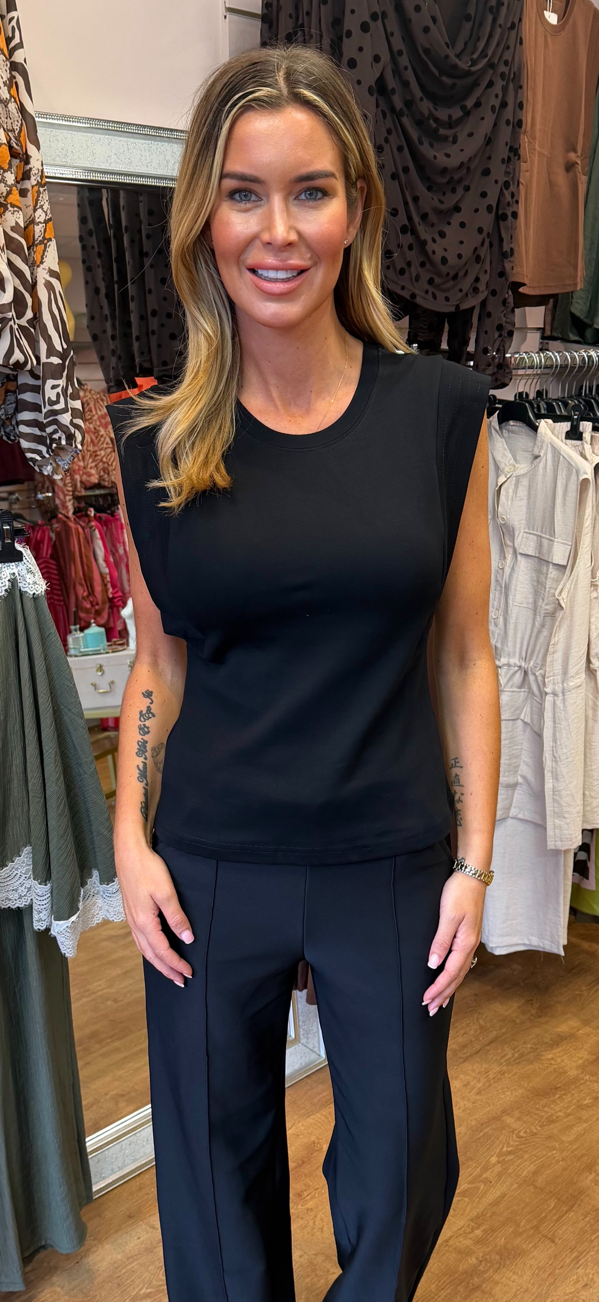 JADA vest black