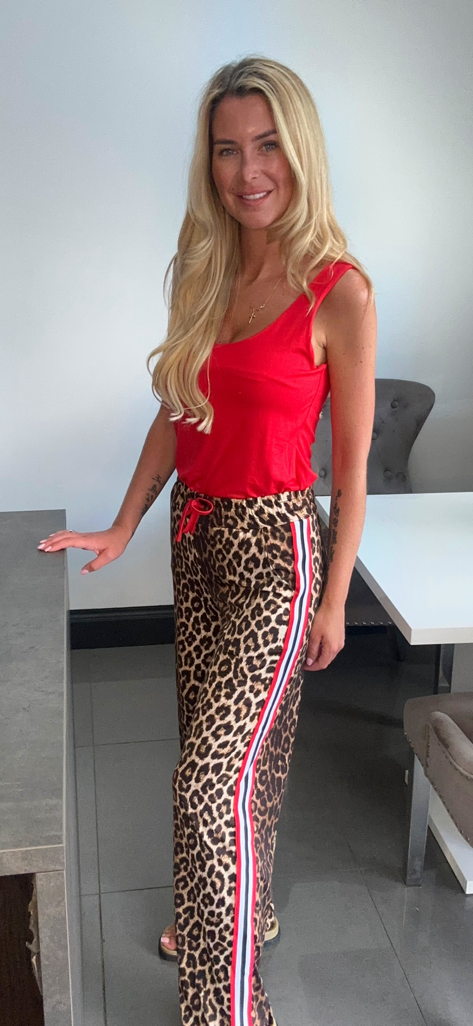 Leopard / red trouser