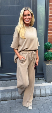 Pre order CARLA SET camel 3/10/25